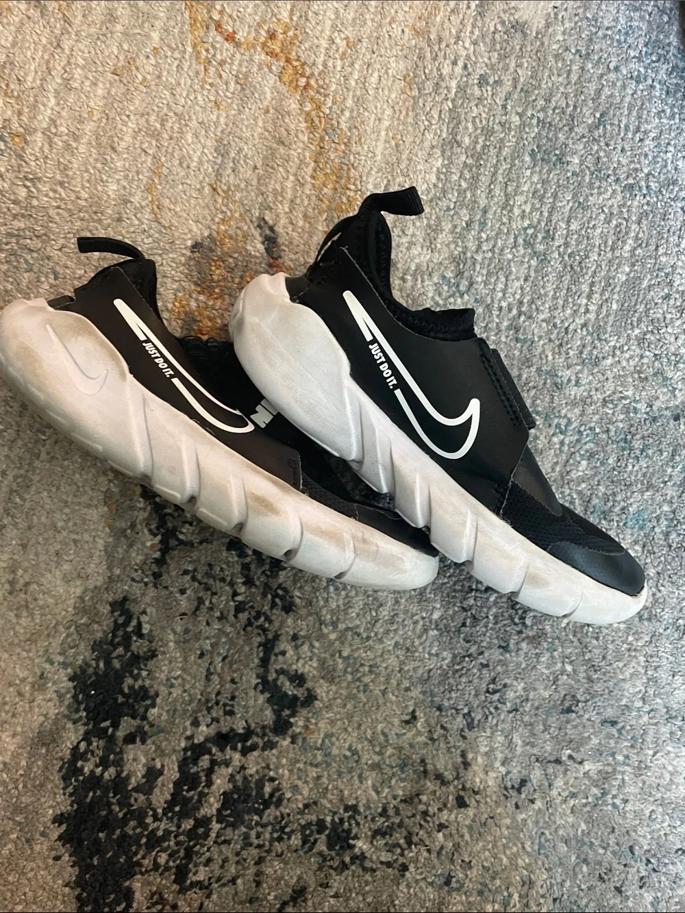 Nike Black and White Slip-On Athletic Sneakers with Colored Insoles